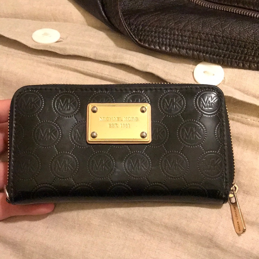 Used micheal kors wallet/wristlet